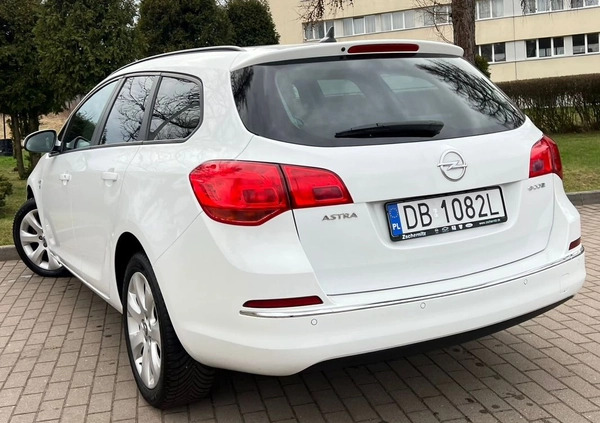 Opel Astra cena 22599 przebieg: 186000, rok produkcji 2012 z Wałbrzych małe 407